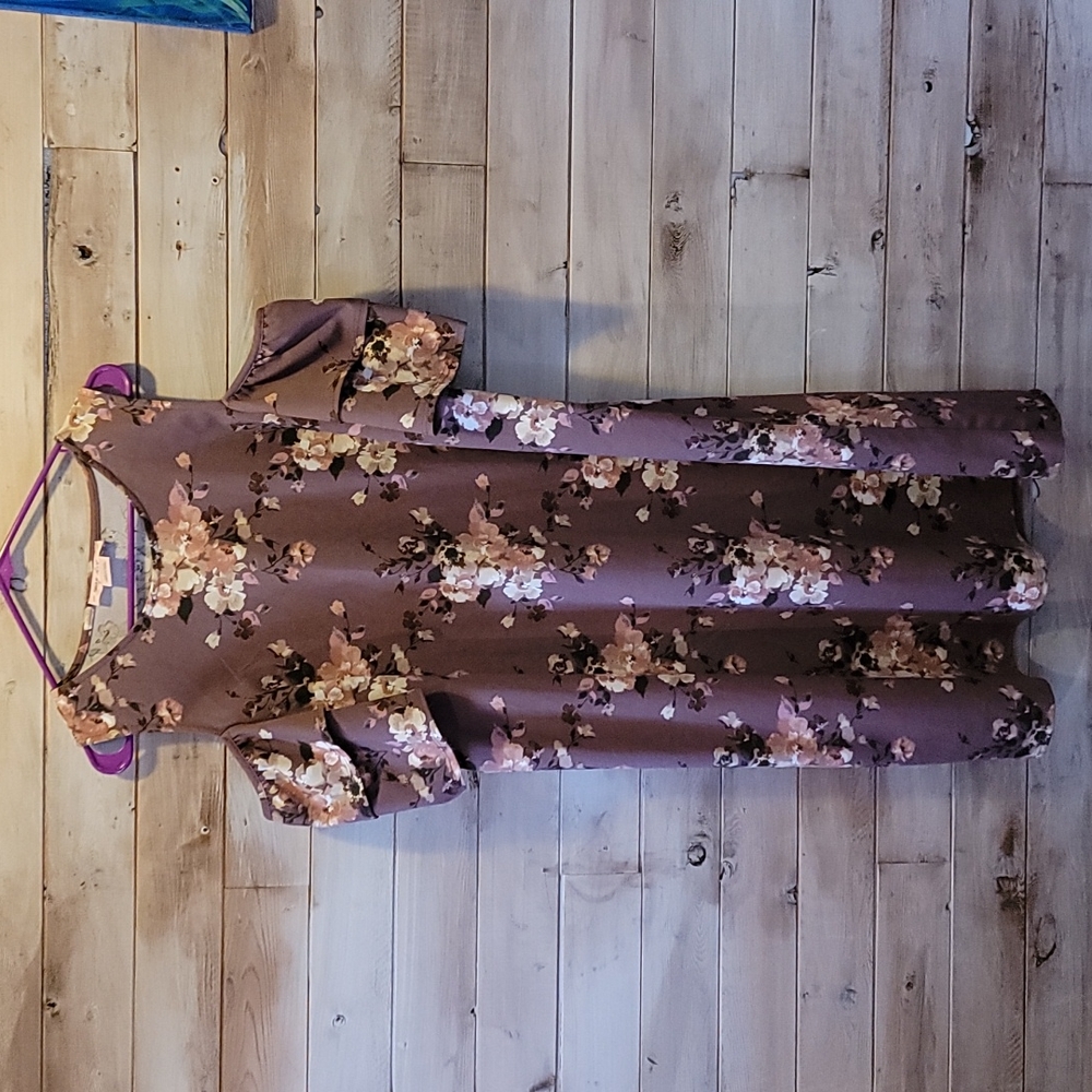 EUC Cold shoulder purple floral dress.